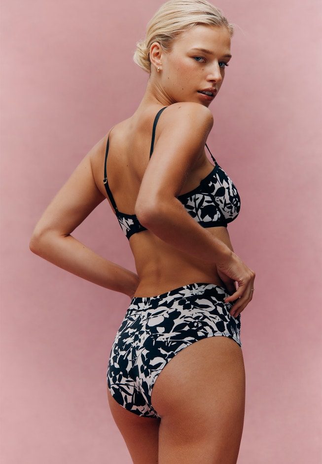 null image number null